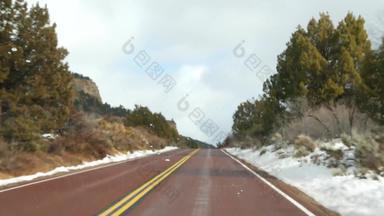 路旅行美国锡安布莱斯峡谷开车汽车犹他州搭便车旅行美国路线迪克西森林冬天当地的旅程平静大气雪山视<strong>图</strong>车